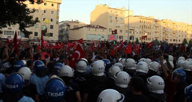 Vatandaşlar HDP binasına saldırdı