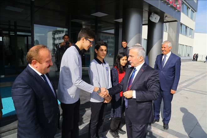 Kamçı Osman Ulubaş Fen Lisesini Ziyaret Etti 