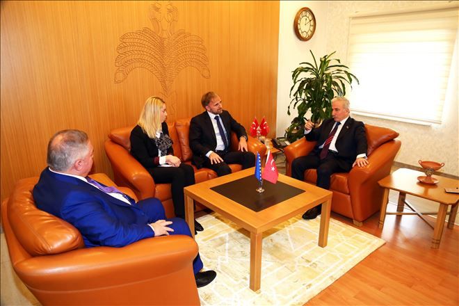  Bosna Hersek Büyükelçisi Bakir Sadoviç Vali Kamçı´yı Ziyaret Etti