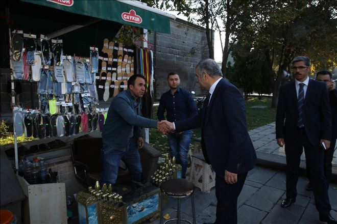  Başkan Çelik, Hunat´taki taksici ve boyacı esnafını ziyaret etti 