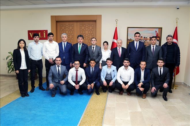  Azerbaycanlı Öğrencilerden Vali Kamçı´ya Ziyaret 