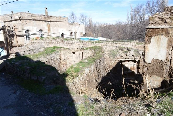 Melikgazi Belediyesi tarihi yapıları onarmaya devam ediyor 