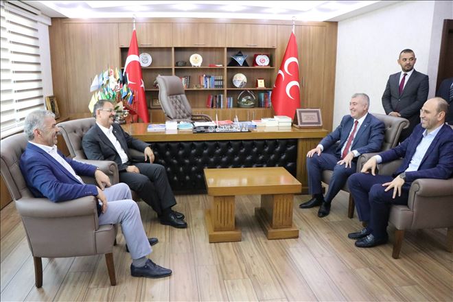 Bakan Özhaseki MHP İl Başkanlığını ziyaret etti 