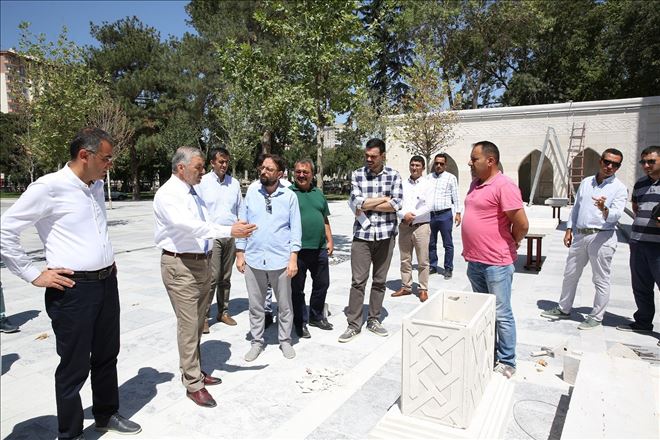 Başkan Çelik Asri Mezarlıkta incelemelerde bulundu 