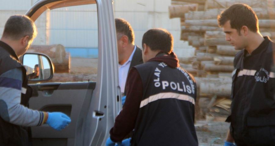 Minibüsten 30 bin lira çaldığı öne sürülen 4 zanlı tutuklandı