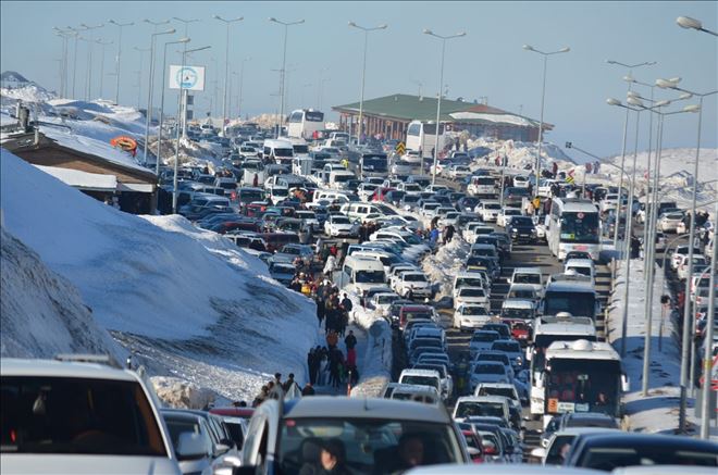 Erciyes Kayak Merkezi´ndeki trafik İstanbul trafiğini aratmadı 