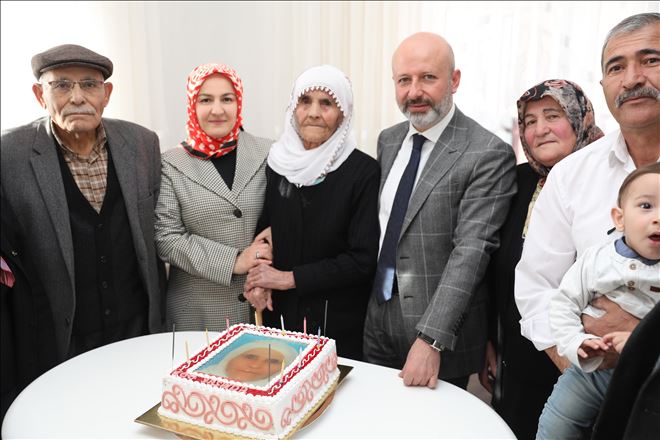 7 çocuğu ve 82 torunu olan Elife Yiğit 100. yaşını kutladı 