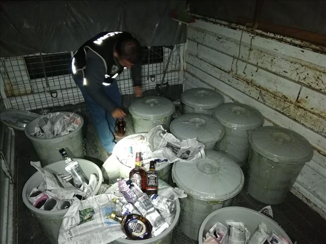  Kayseri´de çöp kovalarının içerisine saklanmış 463 şişe kaçak içki ele geçirildi 