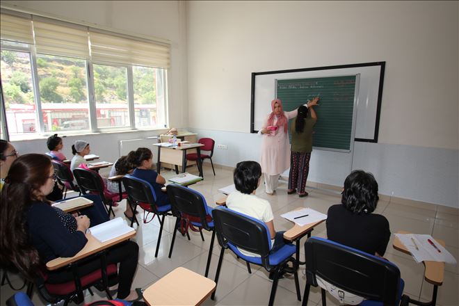 Gençler Osmanlıca Öğreniyor 