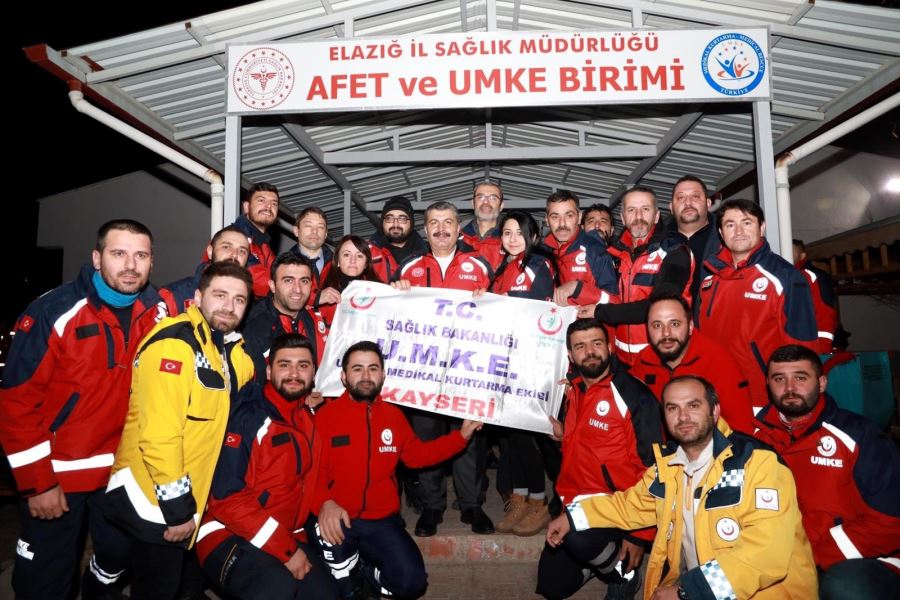  Kayseri Sağlık Ekibi Deprem Bölgesinde Canlara Dokunmayı Başardı