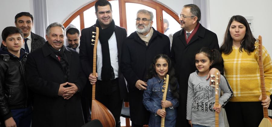  Özhaseki, Talas’ta müzik okulunu gezdi