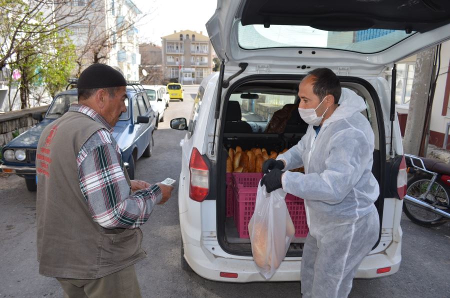 Bünyan Belediyesi mahallelere ekmek dağıtıyor