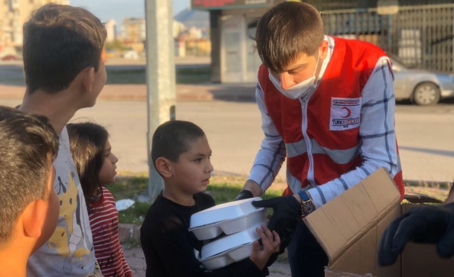Kızılay, Kayseri’de her gün 4 bin kişiye yemek dağıtıyor